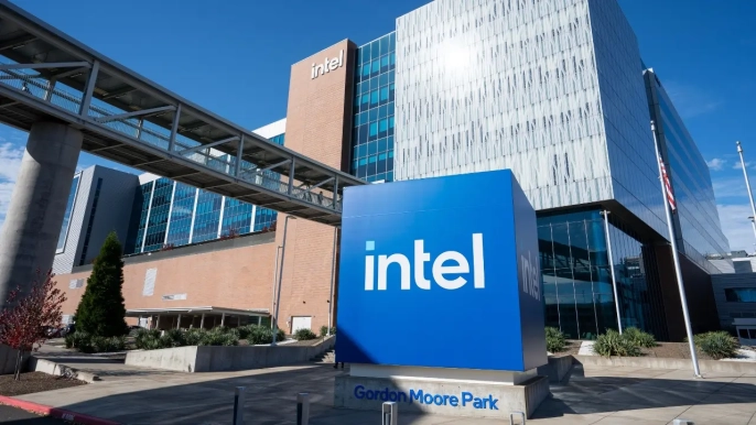 Intel'den devrim niteliğinde çip teknolojisi: Sınırları 12 kat aşıyor!