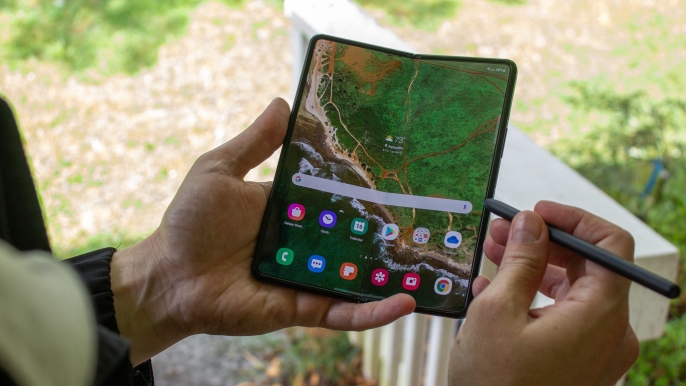 iPhone 18, Samsung'un bıraktığı teknolojiyle geliyor: Ekran altı kamera devrimi kapıda! - 2