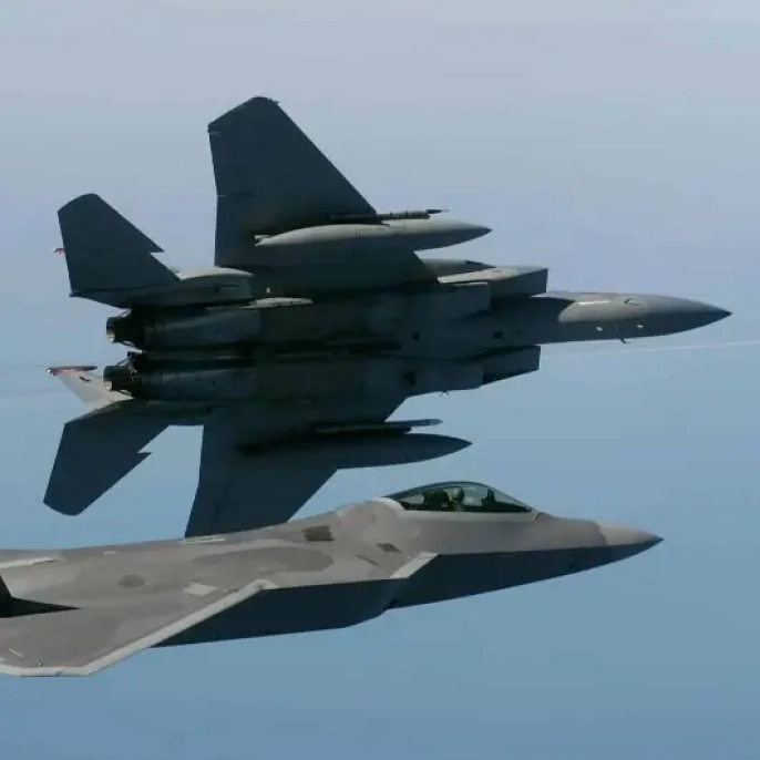 İran'a muhtemel saldırı öncesi ABD'nin F-22'leri İsrail'e indi