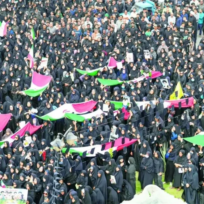 İran'da 165 kız öğrenci için cenaze töreni düzenlendi