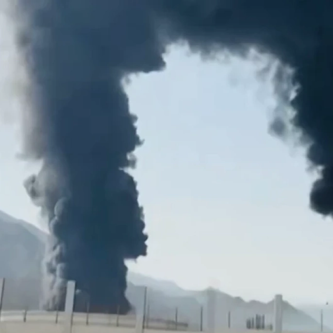 İran'ın BAE'ye düzenlediği saldırıda petrol tesisi alev aldı