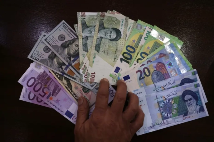 İran riyali dibe vurdu: 1 dolar tam 1,5 milyon riyal!