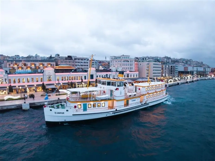 İş Bankası'ndan tarihe yolculuk: Yüzen şube 'İş Vapur' hizmete girdi