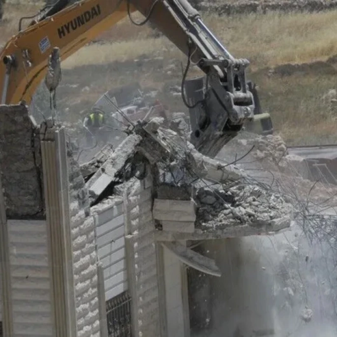 İşgalden bir vahşet daha: İsrail, Batı Şeria'da 3 Filistin evini yerle bir etti