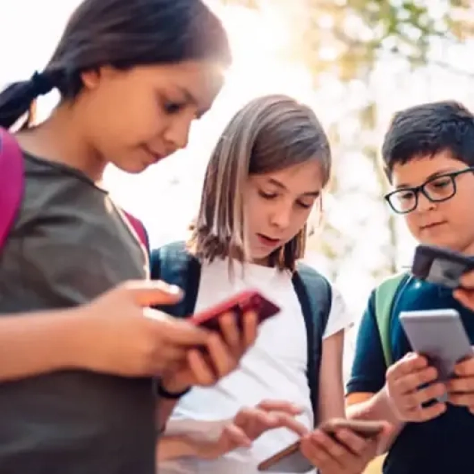 İspanya'dan şok karar: 16 yaş altı çocuklar sosyal medyadan uzaklaşıyor!