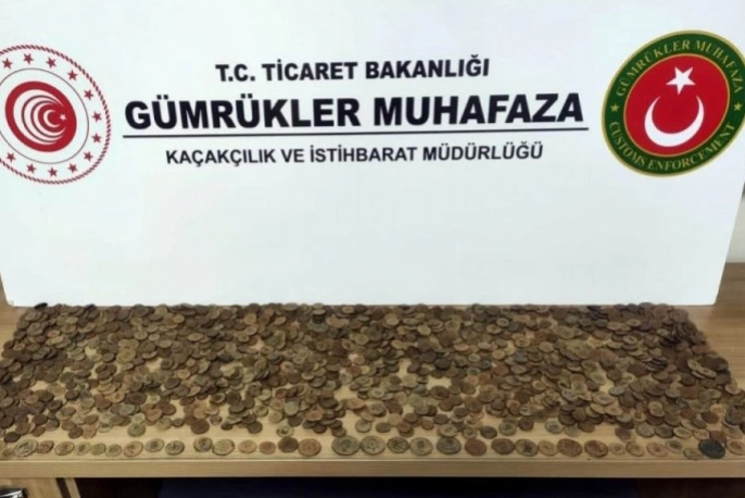 İzmir'de büyük kaçakçılık girişimi: 7 bin 550 tarihi eser ele geçirildi