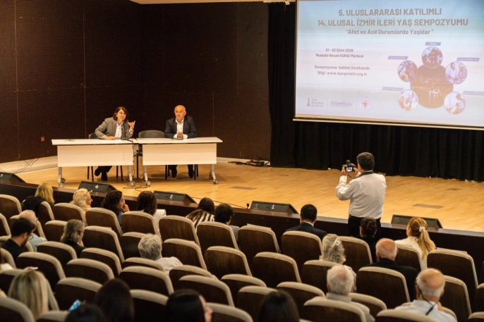 İzmir'de yaşlılar afet planlarına dahil edilecek