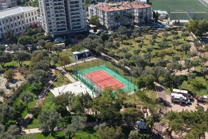 İzmir'de yeni spor istasyonu Buca Halk Park'ta açıldı