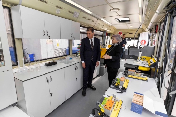 İzmir'den Adıyaman'a uzanan bilim köprüsü: Çocuklara 23 Nisan sürprizi!