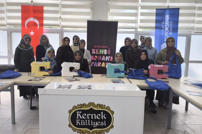 Kadınlar çanta dikmeyi öğrendi