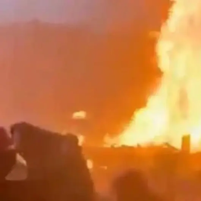 Karaçi'de yürek burkan facia: Apartman patladı, 4'ü çocuk 13 can yitip gitti!