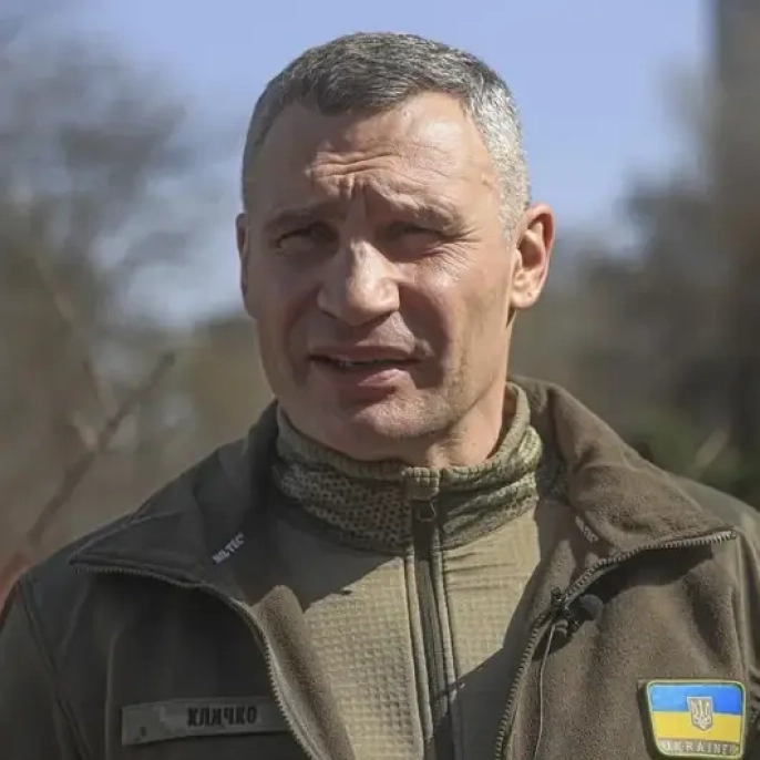 Kiev'de şafak vakti dehşeti: Düşman balistik füzelerle saldırıyor, 2 yaralı!