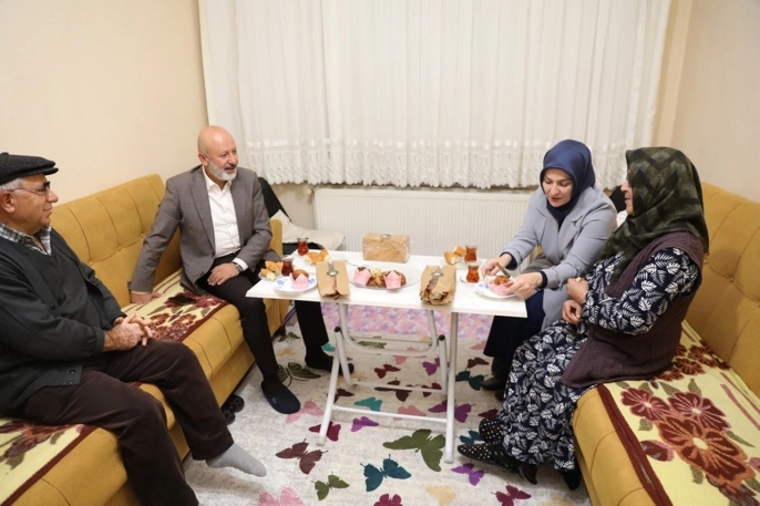 Kocasinan'da 2025'te 2.638 çift evlendi, binlerce ailenin mutluluğuna ortak olundu