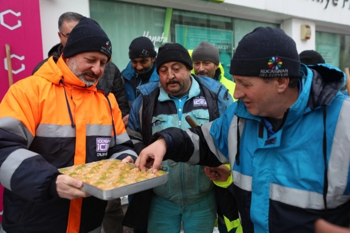 Kocasinan karla mücadelede tam saha mesai yapıyor