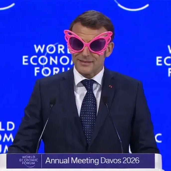Macron'un pilot gözlüğü Davos'ta olay yarattı: Sosyal medya 'Maverick' benzetmeleriyle çalkalanıyor