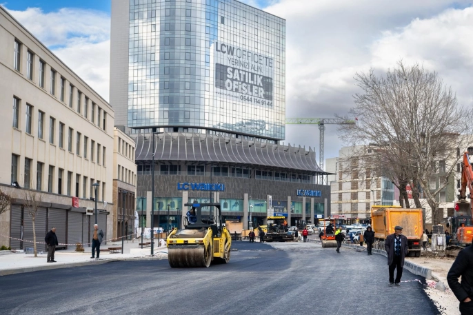 Malatya'da çarşı merkezinde asfalt çalışmaları hızla devam ediyor