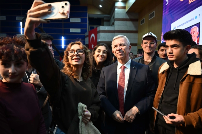 Mansur Yavaş'tan gençlere çağrı: Siyaseti gençleştirelim!