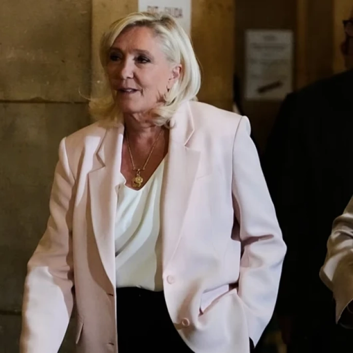 Marine Le Pen, yolsuzluk cezasına itiraz etti ve seçimlerde adayım dedi