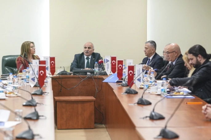 Meclis heyeti, eğitimde eşitlik ve Filistinli öğrencilerin durumu için üniversite ve Maarif Vakfı'nı ziyaret etti