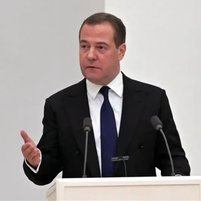 Medvedev'den şok iddia: Trump'ın politikaları Üçüncü Dünya Savaşı'nı tetikleyebilir