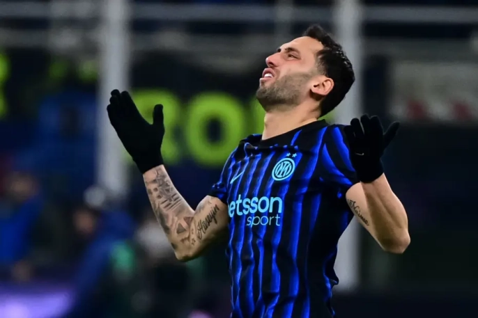 Milli yıldız Hakan Çalhanoğlu'ndan şok sakatlık! En az 20 gün yok