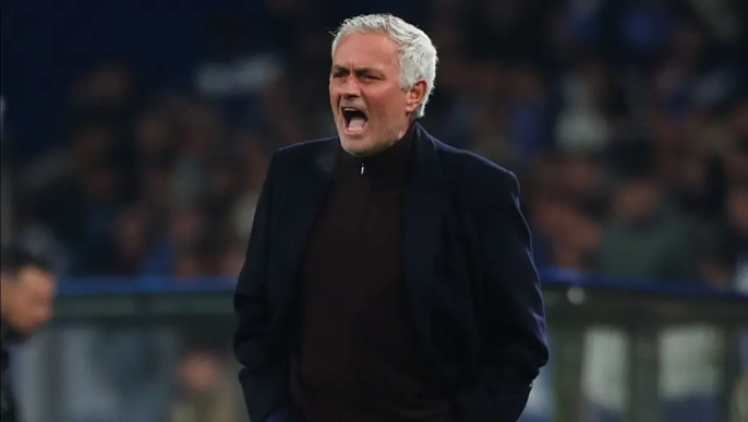 Mourinho'nun Kabusu Büyüyor: Bir Haftada İki Kupa Veda, Rakibinden Ağır Gönderme!