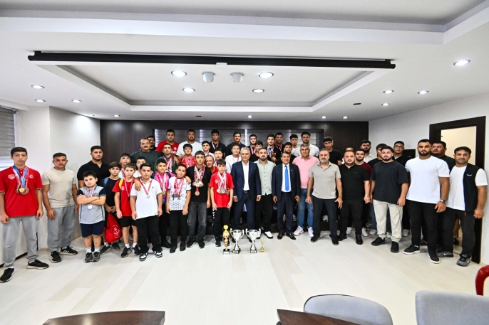 Muratpaşa Belediyespor güreşte zirveye odaklandı