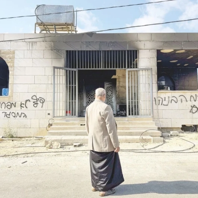 Nablus ve Tulkerim'de iki cami ateşe verildi: İşgalcilerden ırkçı sloganlı kundaklama