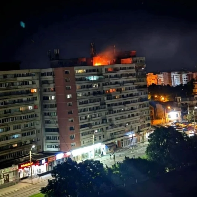 NATO toprağında şok: Rus İHA'sı Romanya'da apartmana düştü, 2 yaralı!