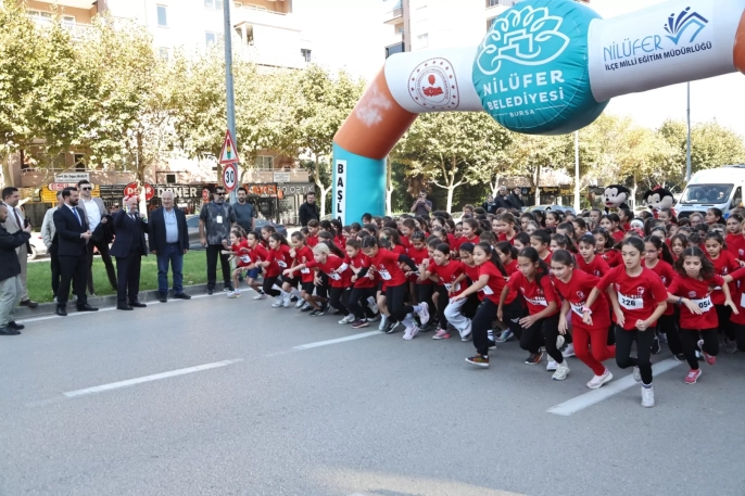 Nilüfer'de 1749 öğrenci Cumhuriyet koşusuna katıldı