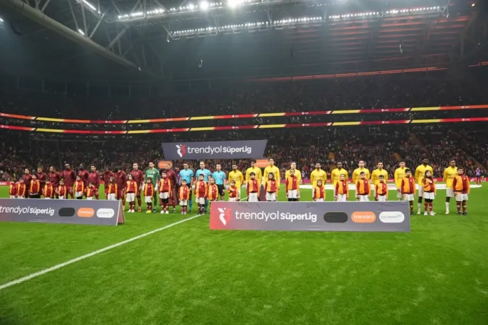 Okan Buruk, Eyüpspor karşısında sürpriz çift forvetle sahada: Icardi'den 3 maç sonra ilk 11!