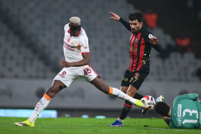 Osimhen'den Fatih Karagümrük ağlarına muhteşem gol: Sezonu 13 golle taçlandırdı