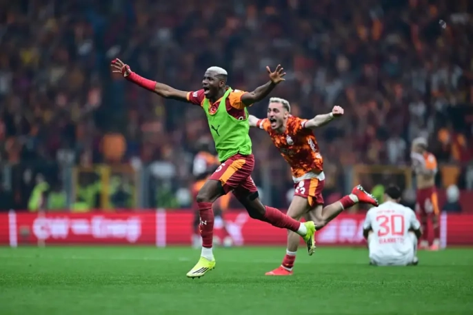 Osimhen: Gelecek sezon Galatasaray'la daha da güçleneceğiz