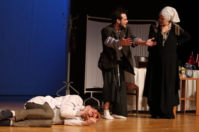 Osmangazi’de “Taksiratlı Şekibe” oyunu sanatseverleri büyüledi