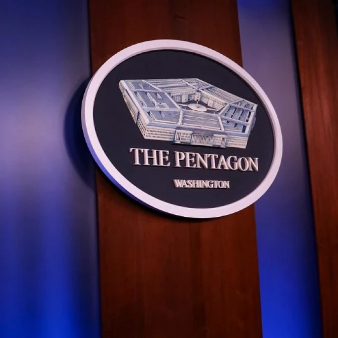Pentagon'dan UFO açıklaması: Gizemli cisimlere ait yeni belgeler kamuoyunda