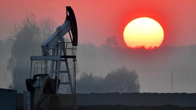 Petrol fiyatları yükselmeye devam ediyor: Brent 104 doları aştı