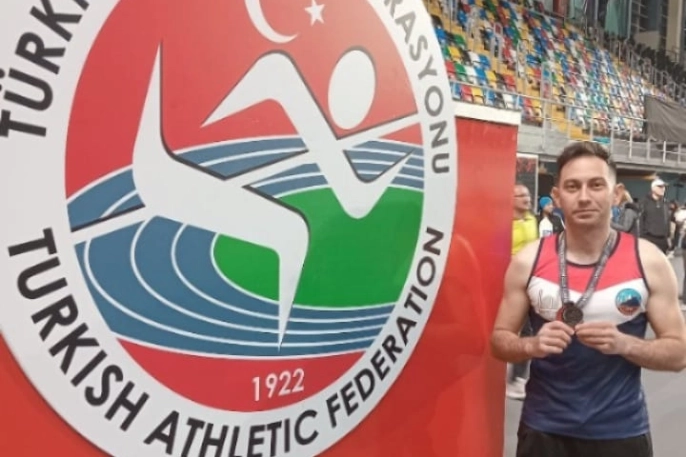 Polis memuru Gökhan Uluman, atletizmde üç altın madalya ile milli takıma seçildi