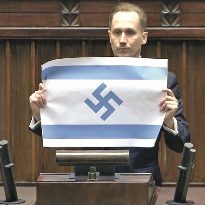 Polonyalı vekilden şok eden İsrail protestosu: Bayrakta gamalı haç!