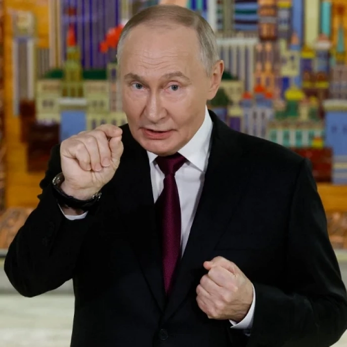 Putin'den keskin uyarı: Rus gemilerine dokunan yanar!