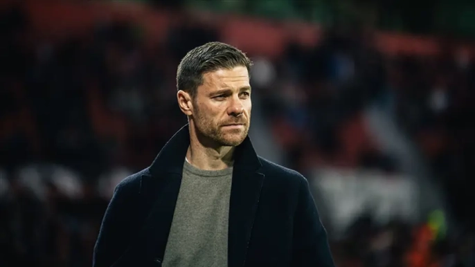 Real Madrid'de şok ayrılık! Xabi Alonso gitti, yerine efsane isim geldi
