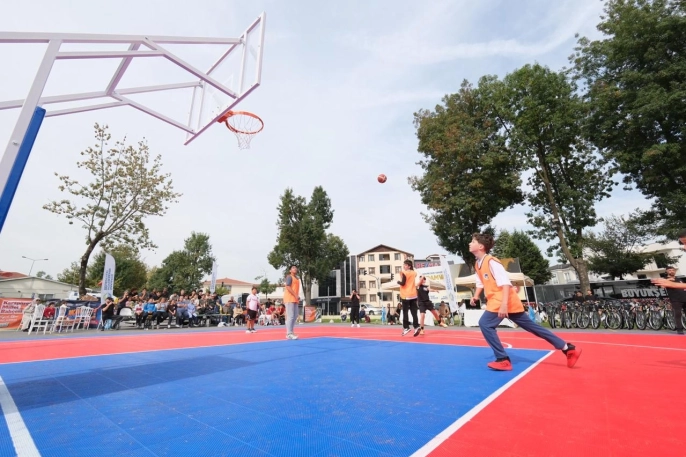 Sakarya'da 250 sporcu 3x3 basketbol turnuvasında mücadele etti