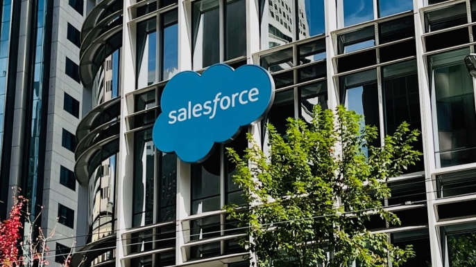 Salesforce, yapay zeka yol haritasını müşterileriyle birlikte çiziyor: Sektörde şok etkisi yaratan yenilik!