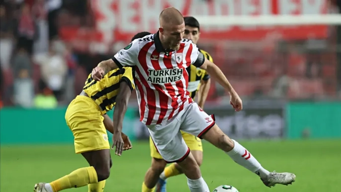 Samsunspor, sahasında AEK'ya yenildi: Konferans Ligi'nde ilk mağlubiyet