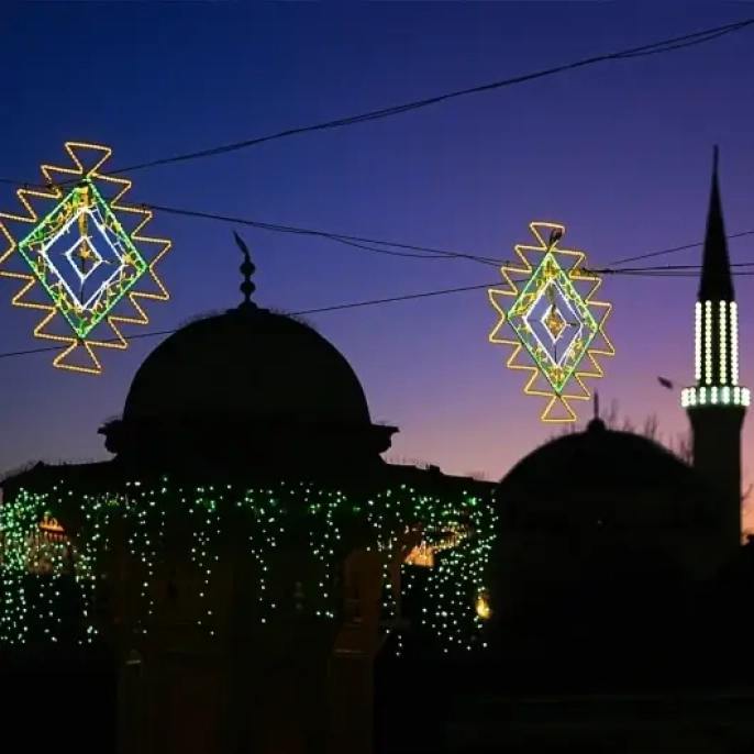 Saraybosna'da Ramazan coşkusu: Osmanlı geleneği ışıklarla canlandı