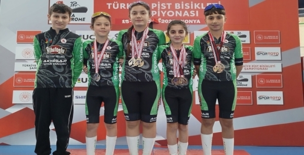 Akhisarlı minik bisikletçiler Konya’da tarih yazdı