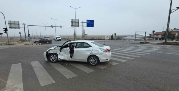 Aksaray'da tır ile otomobil çarpıştı: 4 hakem yaralı