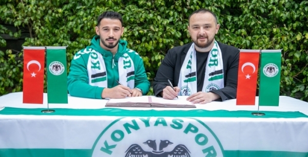 Arif Boşluk Konyaspor’a imzayı attı