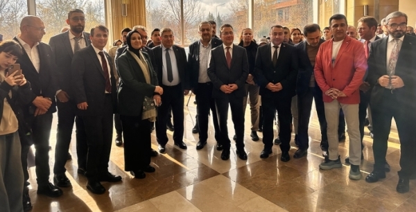 Babacan, Konya'da 'Saklı Kalan Fırçam' sergisinin açılışına katıldı