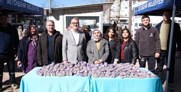 Başkan Ustaoğlu’ndan kadınlara 8 Mart sürprizi