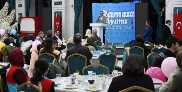 Başkan Ustaoğlu yetim ve öksüz çocuklarla iftarda buluştu